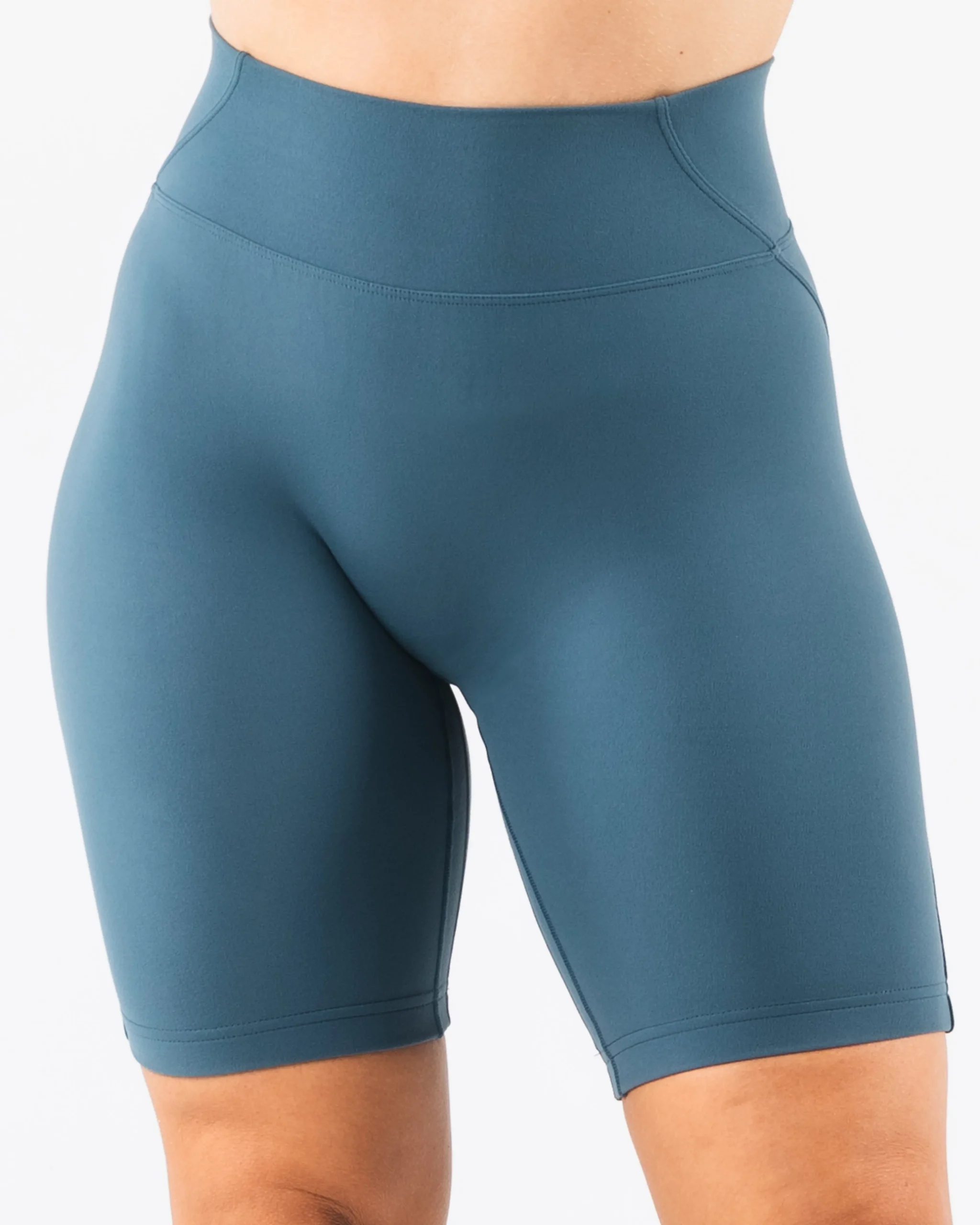 Aura Short 9"