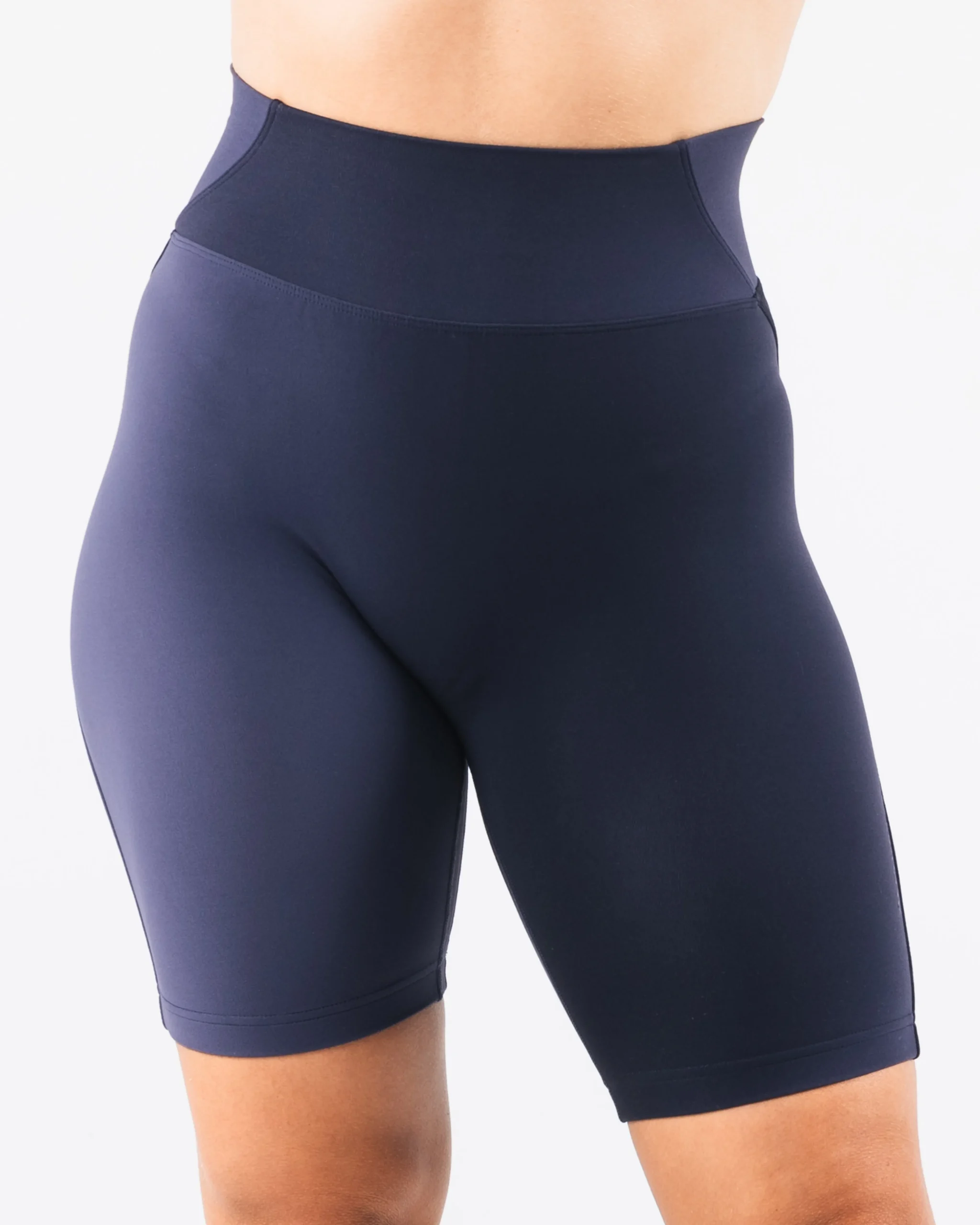 Aura Short 9"