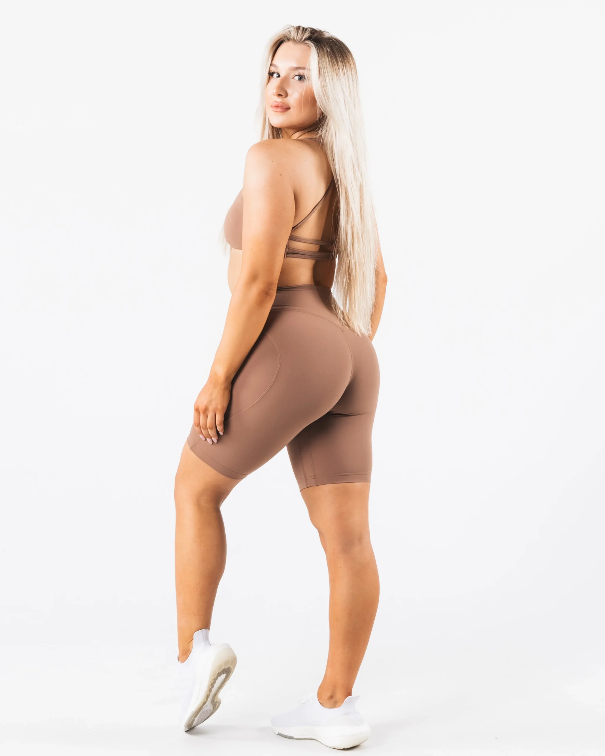 Aura Short 9"