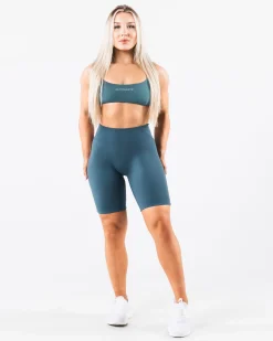 Aura Short 9"