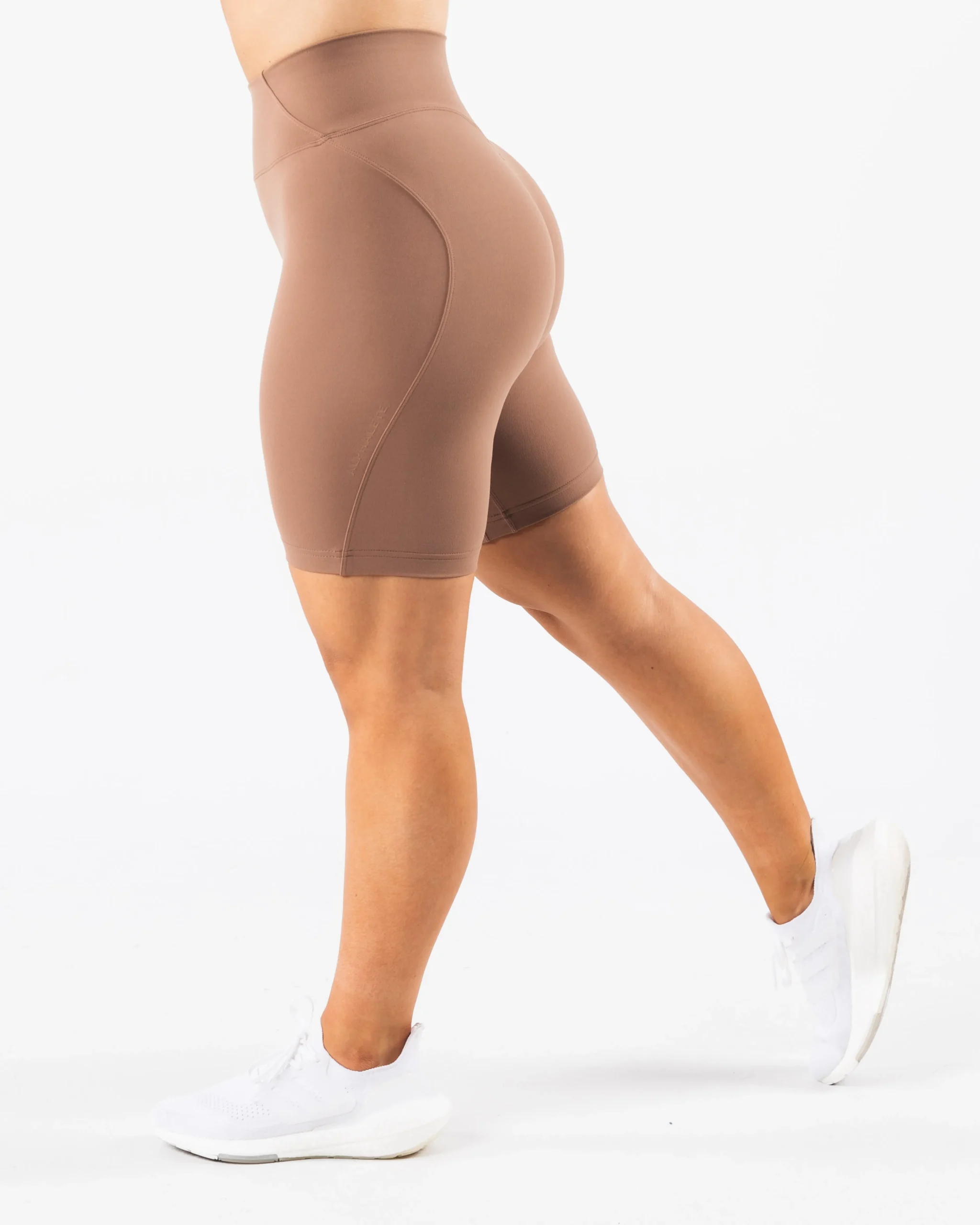 Aura Short 9"