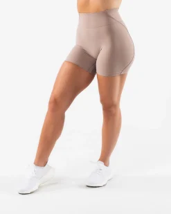 Aura Short 5