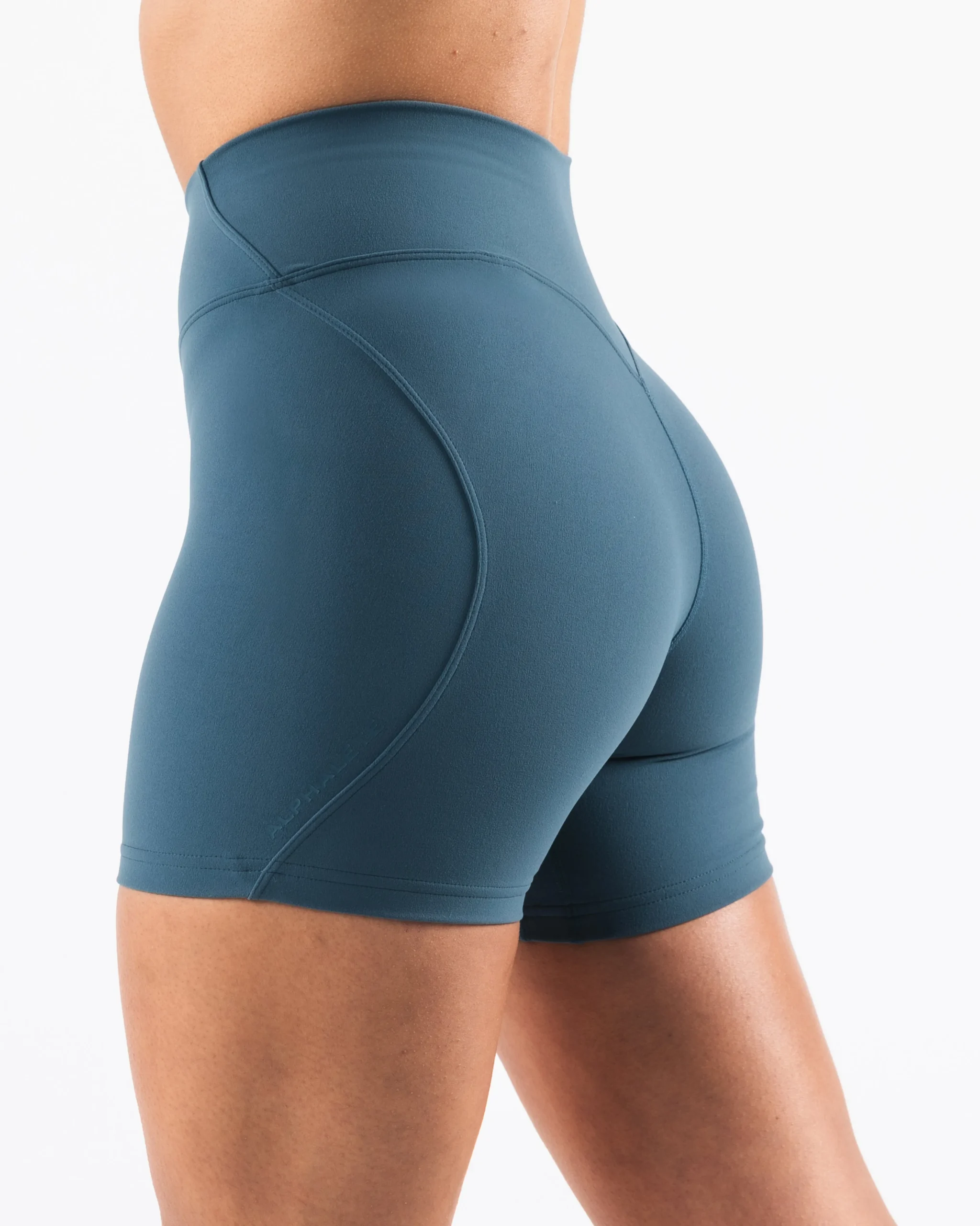 Aura Short 5"