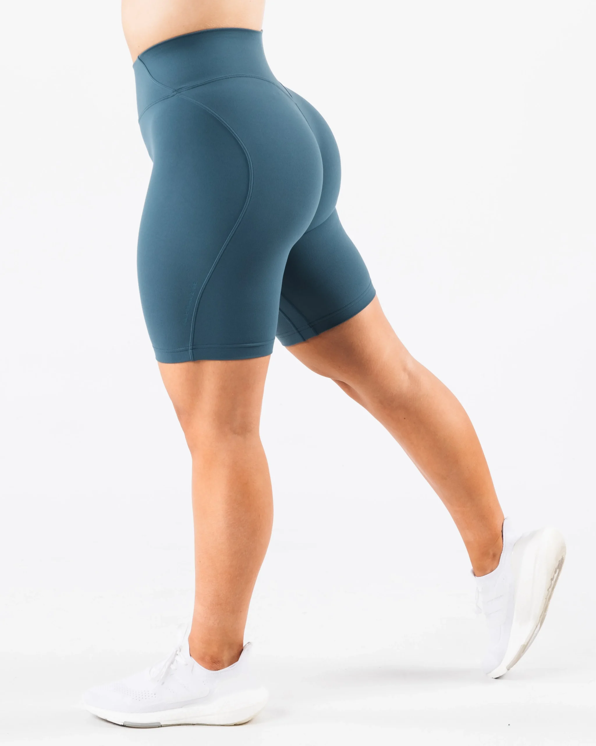 Aura Short 9"