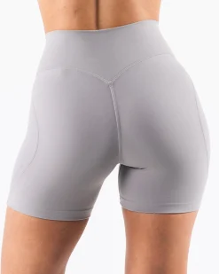 Aura Short 5