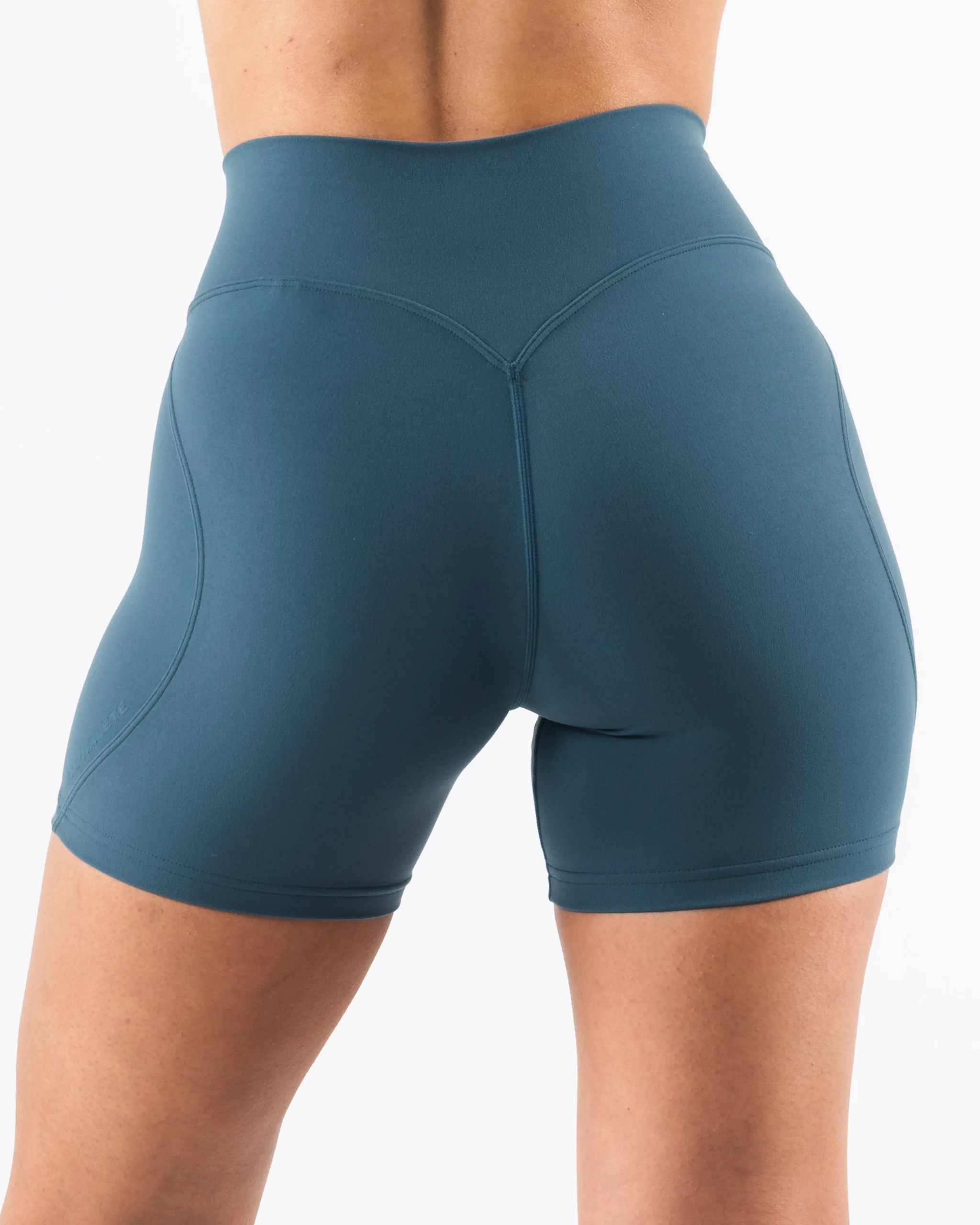 Aura Short 5"
