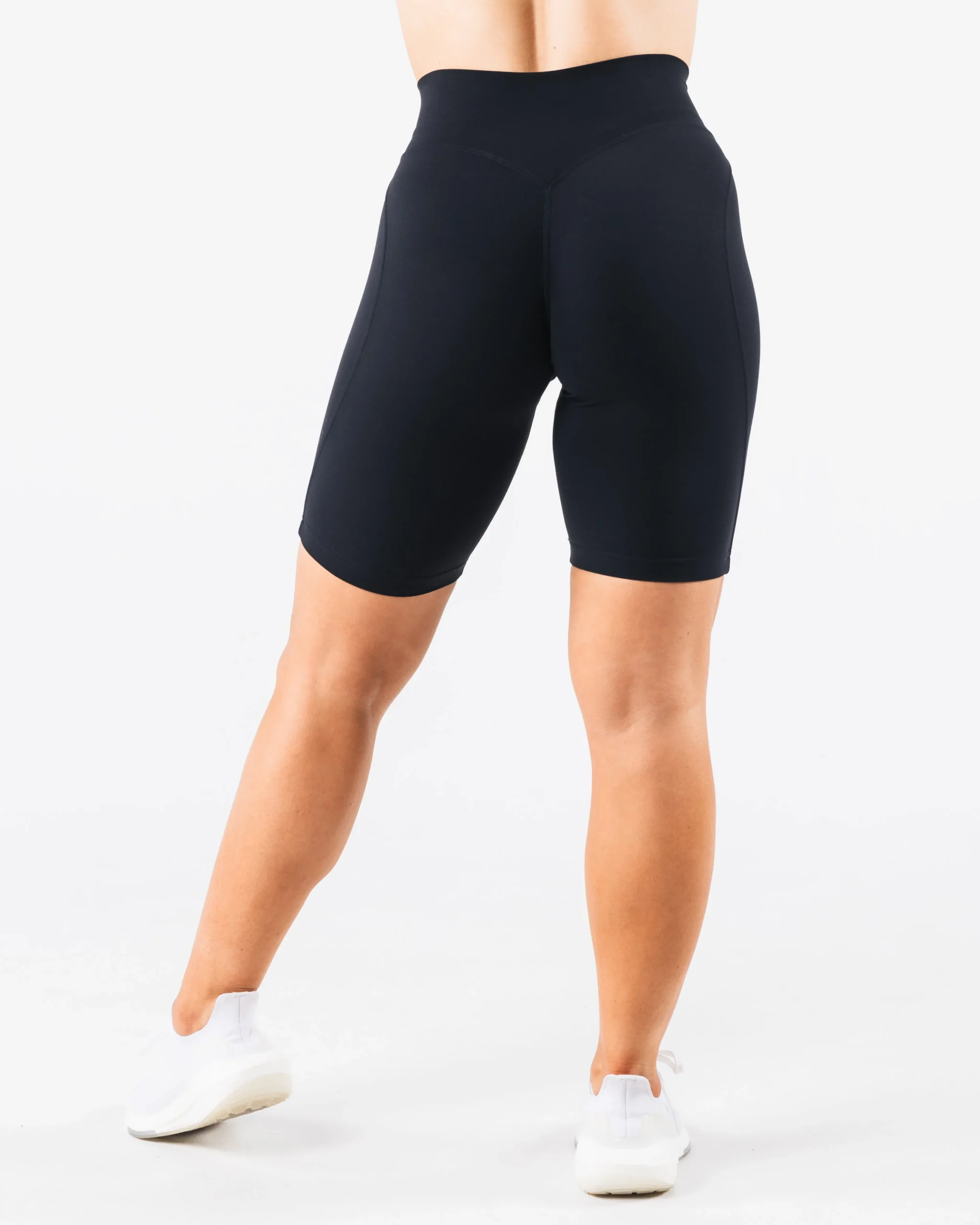 Aura Short 9"