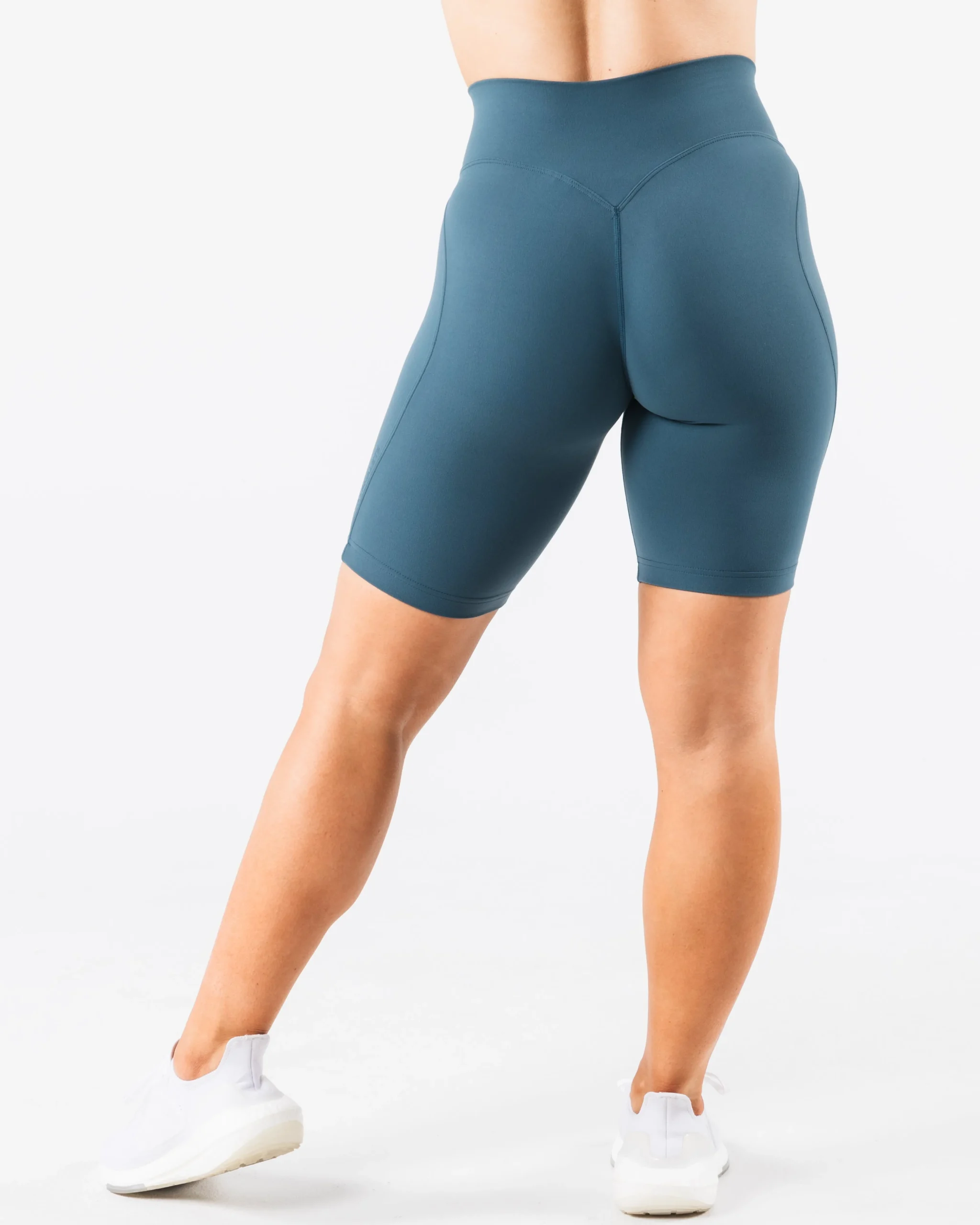 Aura Short 9"