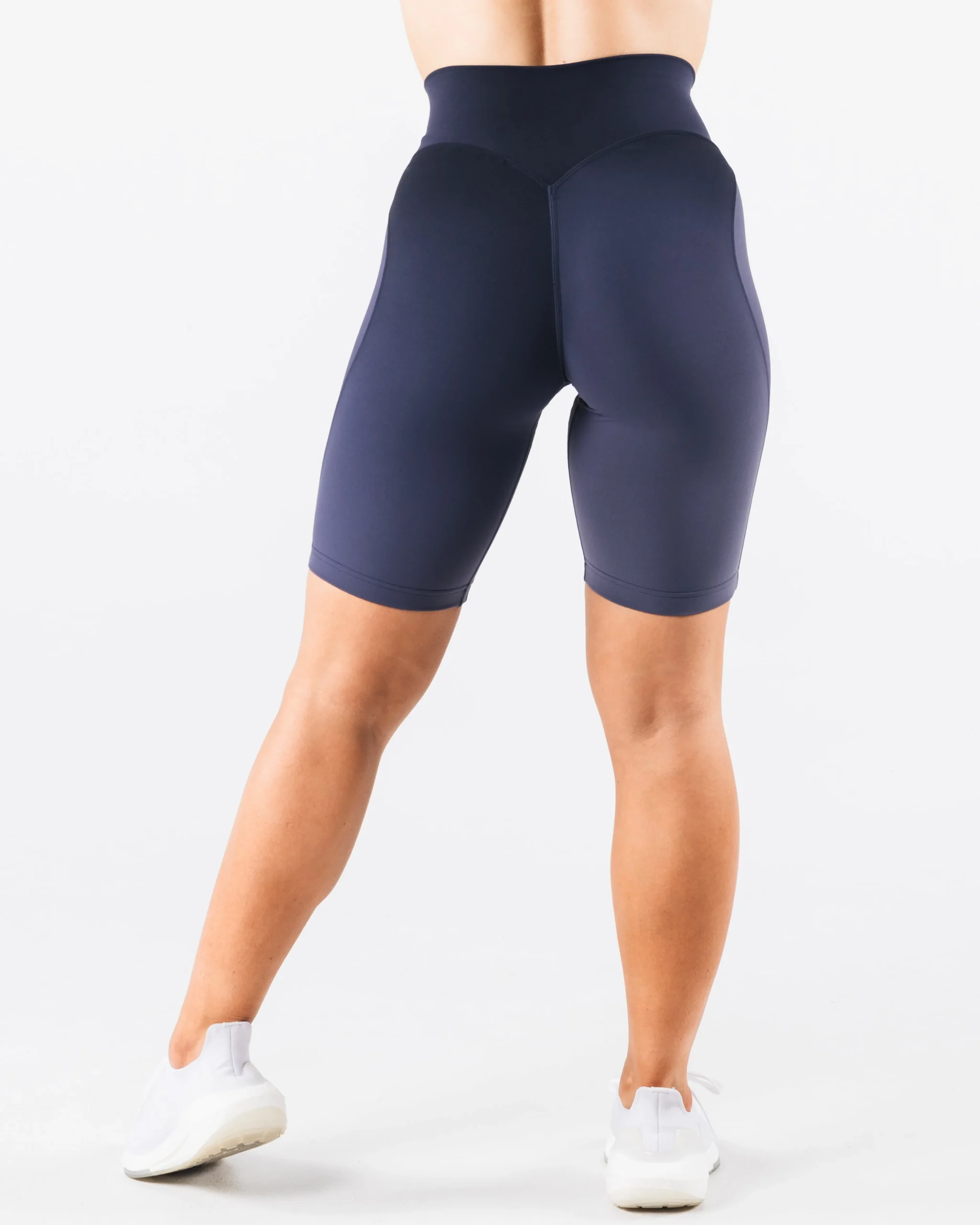 Aura Short 9"